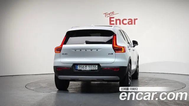 Volvo XC40 2021 — фото 4