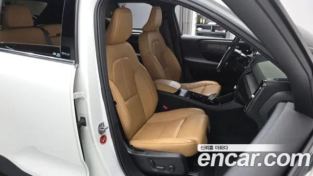 Volvo XC40 2021 — фото 10