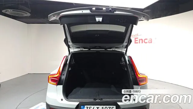 Volvo XC40 2021 — фото 20
