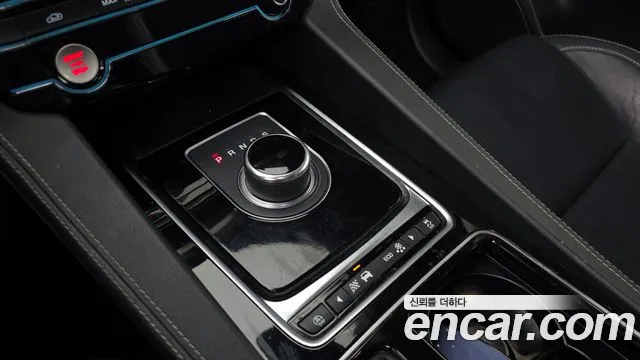 Jaguar F-PACE 2018 — фото 9
