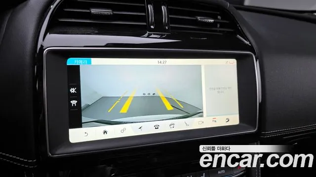 Jaguar F-PACE 2018 — фото 15