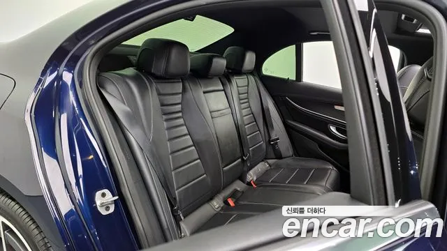 Mercedes-Benz E-Class 2021 — фото 12
