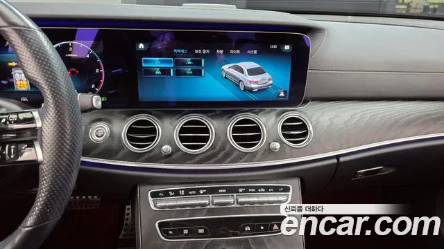 Mercedes-Benz E-Class 2021 — фото 16