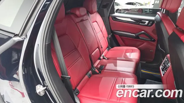 Porsche Cayenne 2023 — фото 11