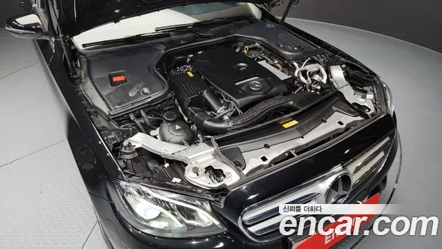 Mercedes-Benz E-Class 2017 — фото 6