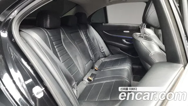 Mercedes-Benz E-Class 2017 — фото 12