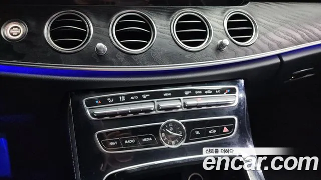Mercedes-Benz E-Class 2017 — фото 18