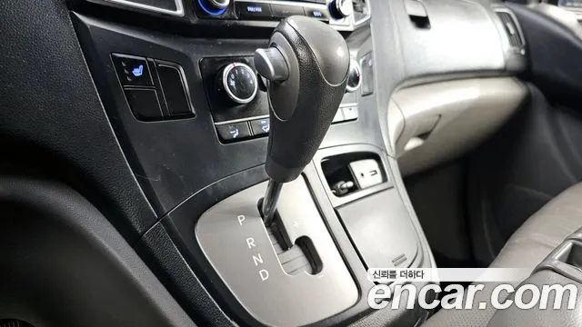 Hyundai Starex 2017 — фото 9