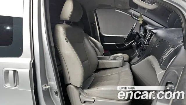 Hyundai Starex 2017 — фото 10