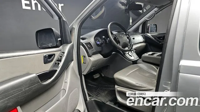 Hyundai Starex 2017 — фото 11