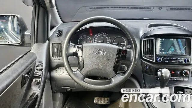 Hyundai Starex 2017 — фото 12