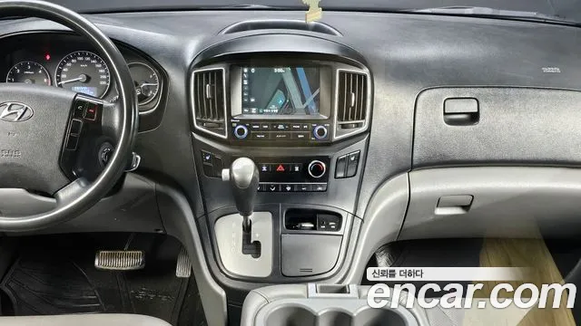 Hyundai Starex 2017 — фото 13