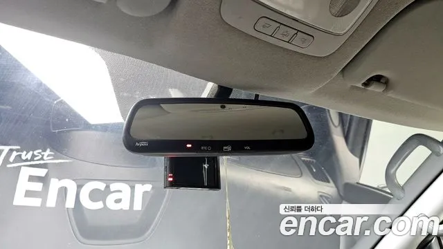 Hyundai Starex 2017 — фото 16