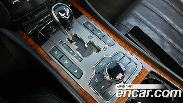 Hyundai Equus 2010 — фото 9