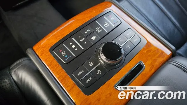 Hyundai Equus 2010 — фото 17