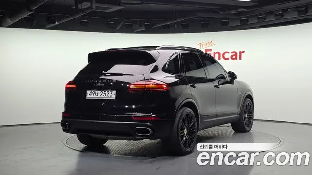 Porsche Cayenne 2017 — фото 2