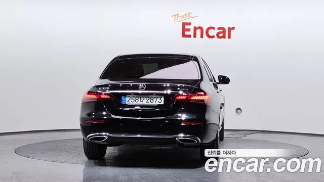 Mercedes-Benz E-Class 2022 — фото 4