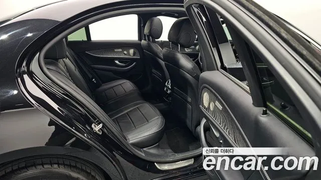 Mercedes-Benz E-Class 2022 — фото 11