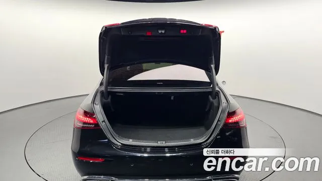 Mercedes-Benz E-Class 2022 — фото 20