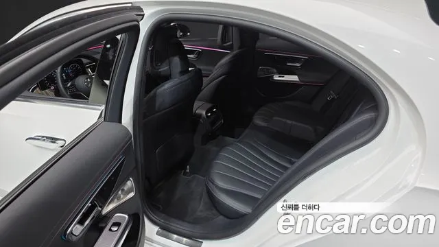 Mercedes-Benz E-Class 2025 — фото 11