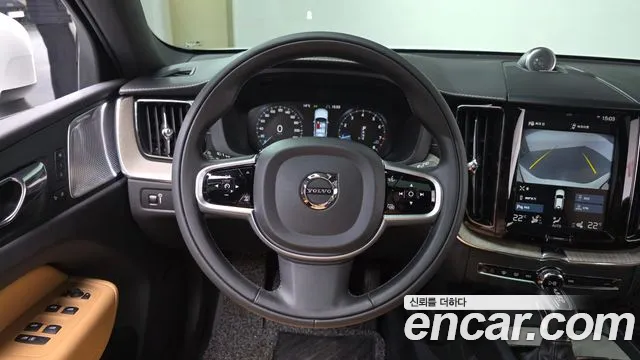 Volvo XC60 2019 — фото 13