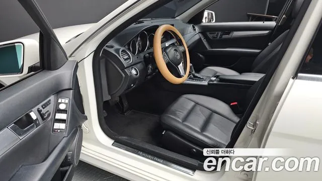 Mercedes-Benz C-Class 2012 — фото 11