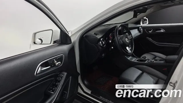 Mercedes-Benz GLA-Class 2018 — фото 12