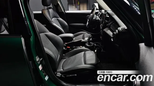 Mini Cooper 2020 — фото 10