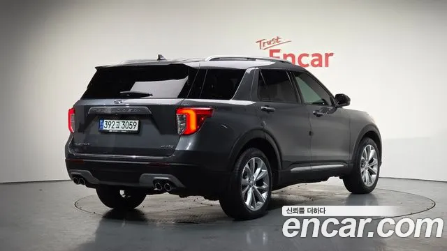 Ford Explorer 2021 — фото 1