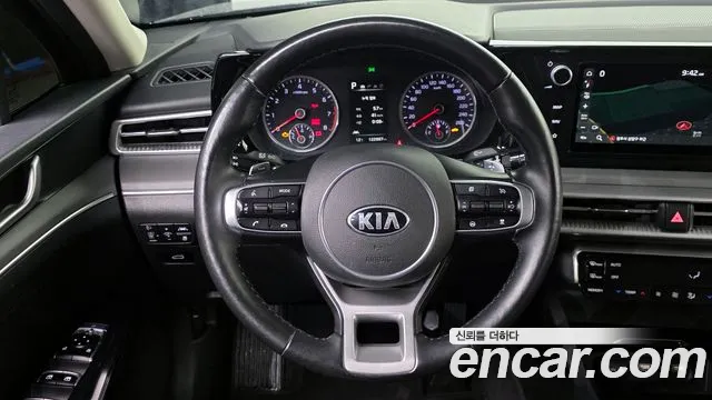 Kia K5 2021 — фото 17