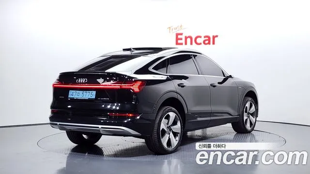 Audi e-tron 2022 — фото 2