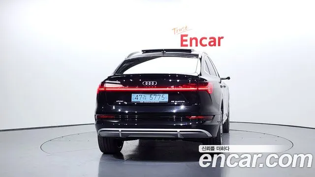 Audi e-tron 2022 — фото 4