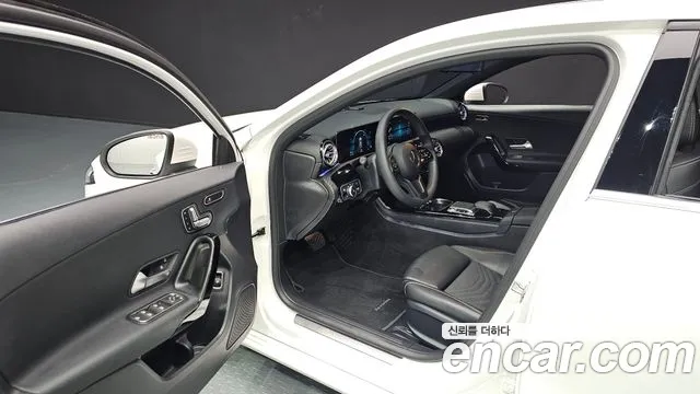 Mercedes-Benz A-Class 2020 — фото 11
