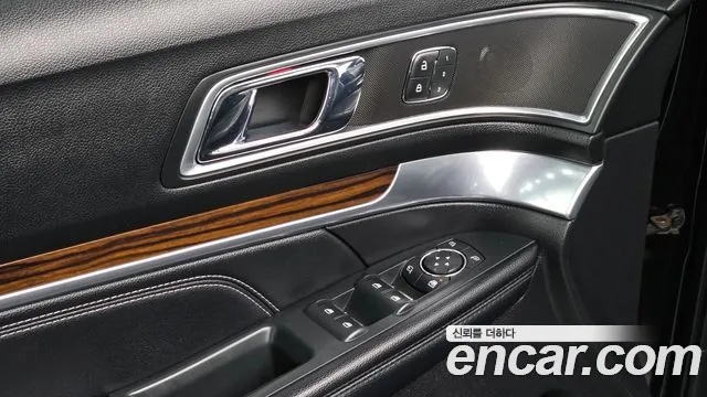 Ford Explorer 2018 — фото 17