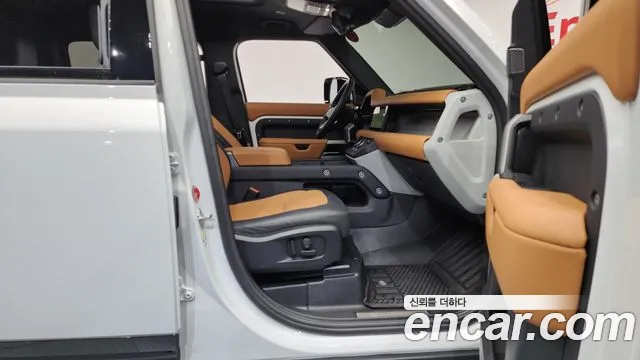 Land Rover Defender 2024 — фото 11