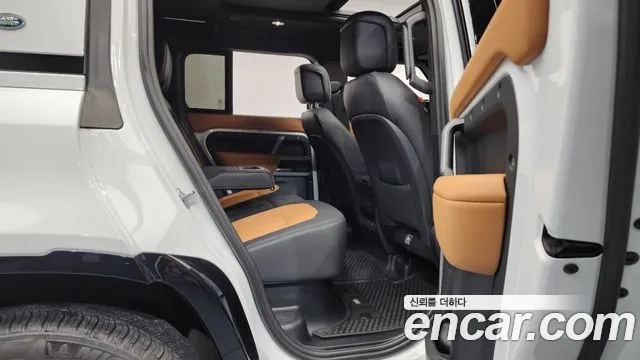 Land Rover Defender 2024 — фото 12