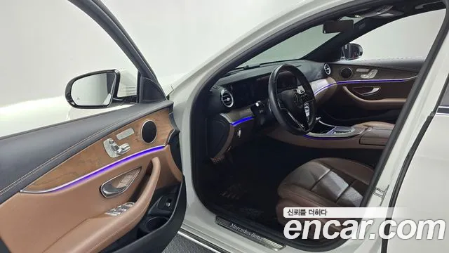 Mercedes-Benz E-Class 2022 — фото 10
