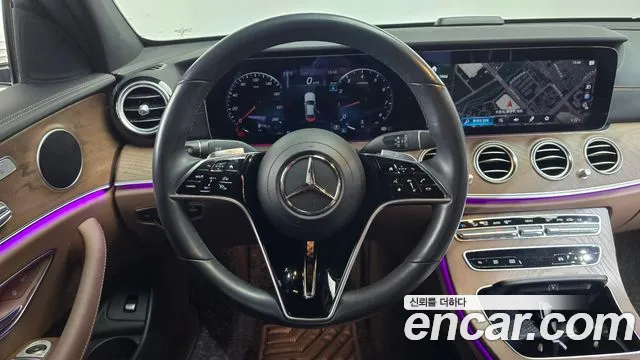 Mercedes-Benz E-Class 2022 — фото 13