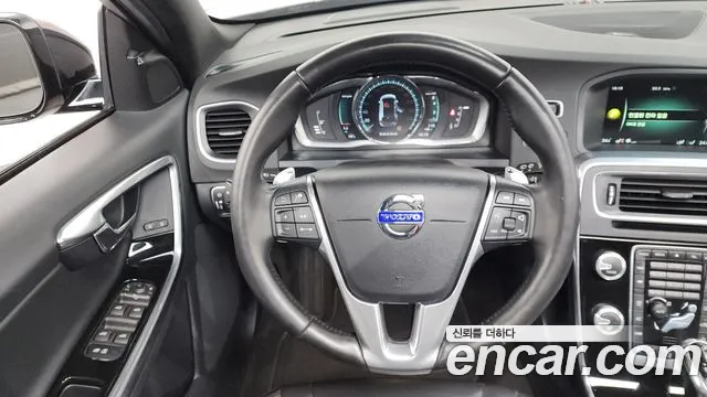 Volvo V60 2016 — фото 13