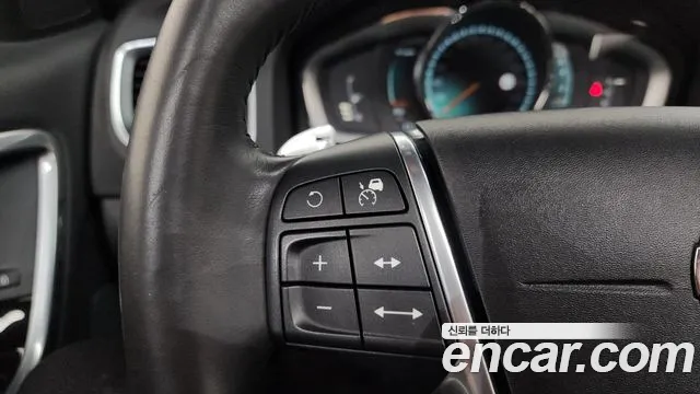 Volvo V60 2016 — фото 15