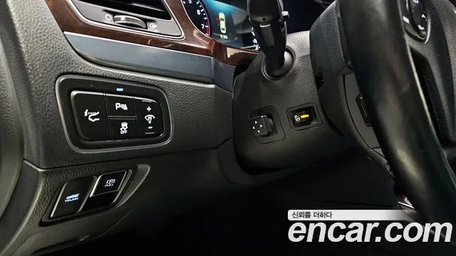 Hyundai Equus 2015 — фото 14