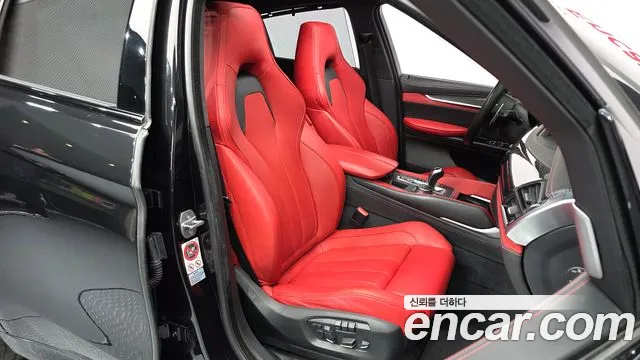 BMW X6M 2017 — фото 10