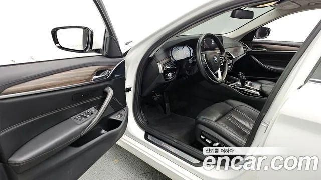 BMW 5-Series 2018 — фото 10