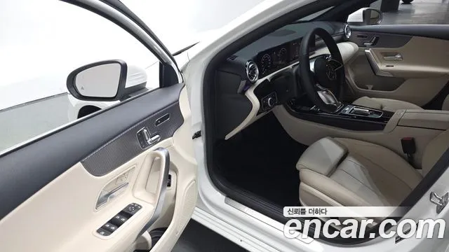 Mercedes-Benz A-Class 2024 — фото 11