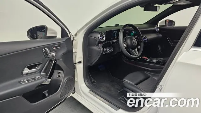 Mercedes-Benz A-Class 2020 — фото 11