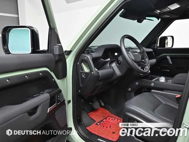 Land Rover Defender 2023 — фото 11