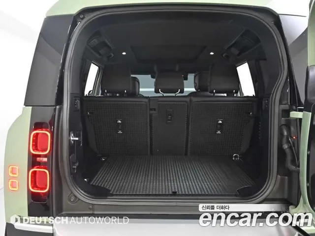 Land Rover Defender 2023 — фото 20