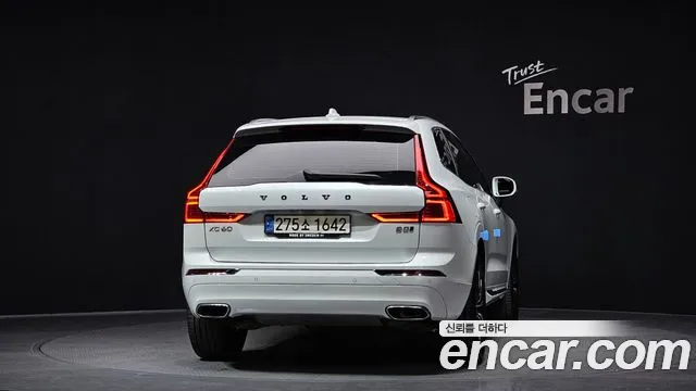 Volvo XC60 2021 — фото 4