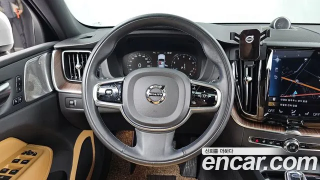 Volvo XC60 2021 — фото 13