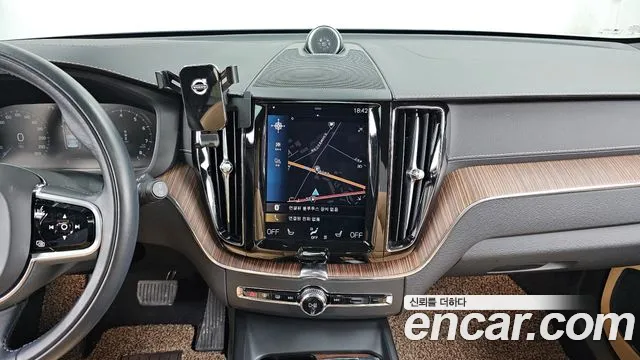 Volvo XC60 2021 — фото 14